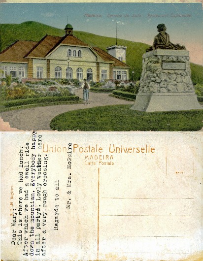 Restaurant Esplanade and Statue